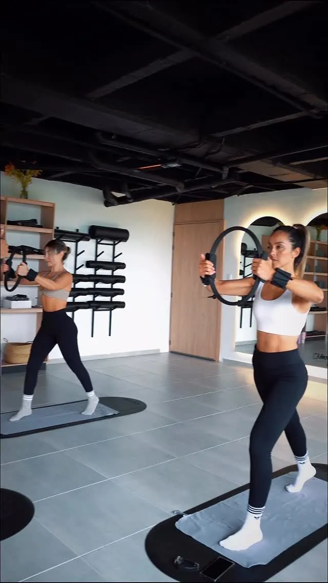 Clase de Mat Pilates con aro en ĀTMA